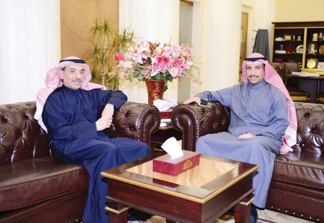 رئيس مجلس الامة مرزوق الغانم خلال استقباله عبدالناصر بوخضور﻿