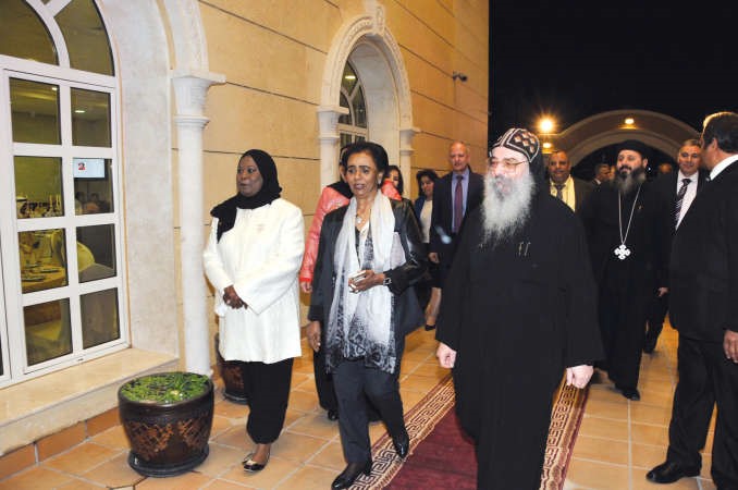 القمص بيجول الانبا بيشوي مستقبلا الشيخة فريحة الاحمد