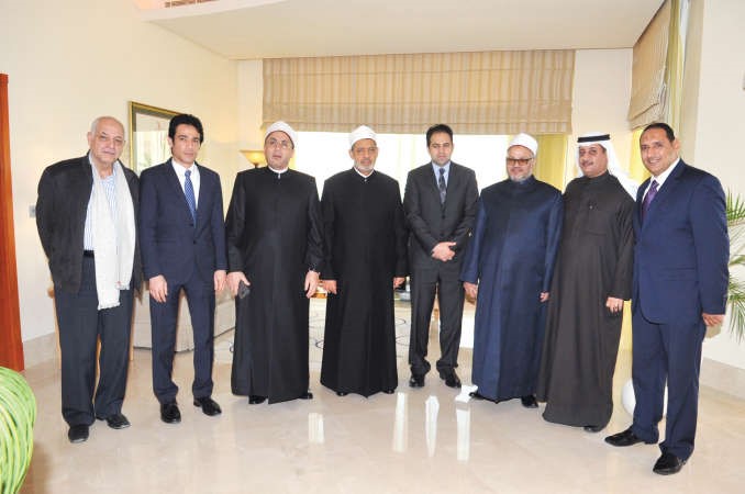 شيخ الازهر ودبدر الدويش ودنبيل بهجت ودابراهيم الهدهد رئيس جامعة الازهر والقاضي محمد عبدالسلام مستشار شيخ الازهر ودمحيي الدين عفيفي امين عام مجمع البحوث الاسلامية والزميل اسامة ابو السعود﻿