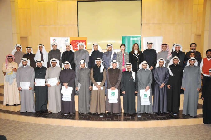 الشيخة الزين الصباح وعبدالله الشطي وفوزي المجدلي وطارق درباس يتوسطون خريجي جاهزين2محمد خلوصي