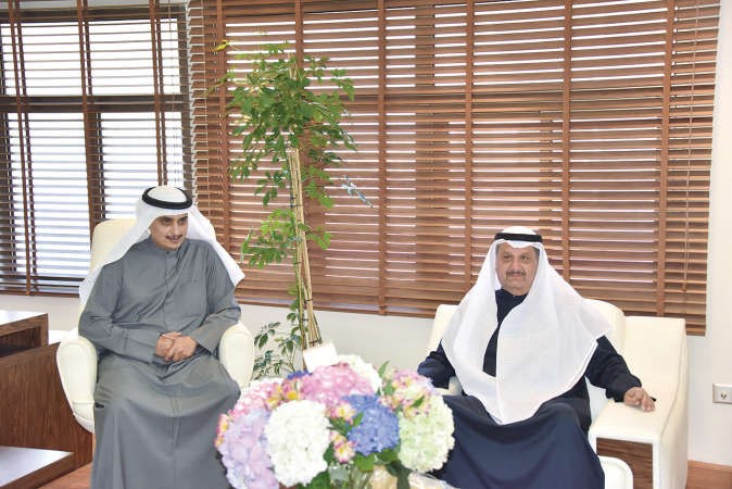 الوزير عيسى الكندري يقدم التهاني الى م احمد المنفوحي