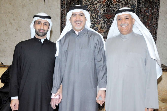 العقيد عبدالمحسن الجسار والرائد داود الداود يهنئان﻿