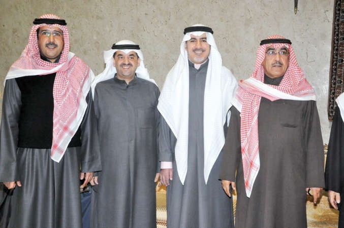 الزميل عدنان الراشد ووليد الخشتي ونواف المطيري يهنئون				احمد علي
﻿