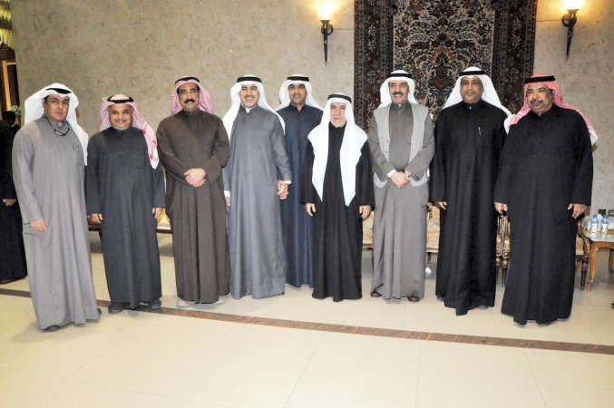  ولقطة تذكارية مع زملاء العمل﻿