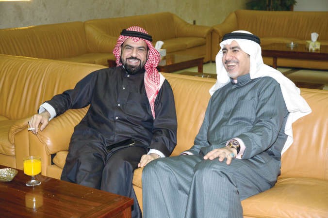الشيخ حمود الشملان يهنئ يوسف الشطي بالسلامة
﻿