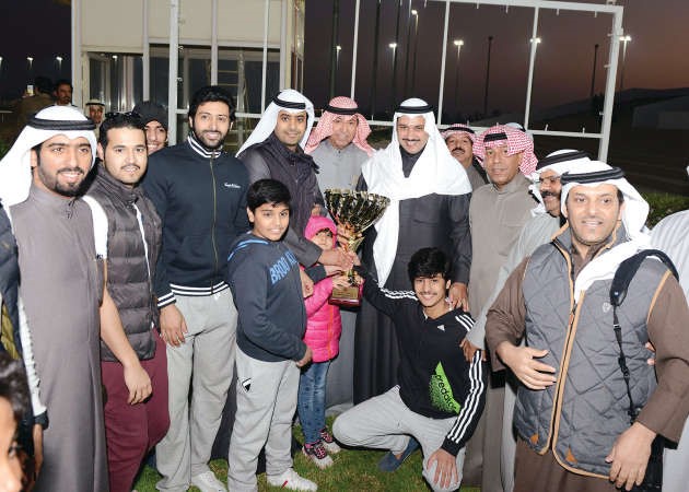 الشيخ مبارك العبدالله سلم الكاس للفائز﻿