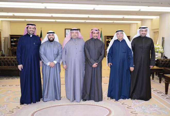 الرئيس مرزوق الغانم متوسطا اعضاء المجلس الاعلى للتخطيط والمعهد العربي للتخطيط﻿