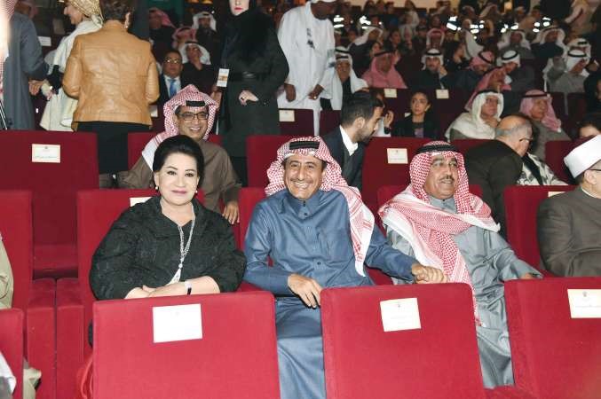 نائب رئيس التحرير الزميل عدنان الراشد والفنانان ناصر القصبي وسعاد عبدالله 