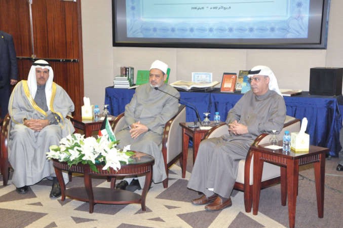 الشيخ سلمان الحمود وشيخ الازهر داحمد الطيب ومعلي اليوحة خلال اللقاء 
