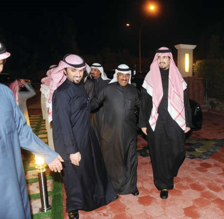 ترحيب بصاحب السمو الملكي لدى وصوله الى ديوان العفتان
