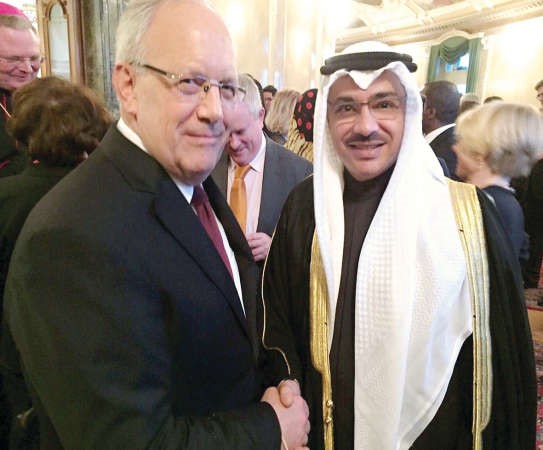 رئيس مجلس الحكم الاتحاد السويسري وزير الاقتصاد يوهان شنايدر امان خلال لقائه سفيرنا لدى الاتحاد السويسري بدر التنيب ﻿