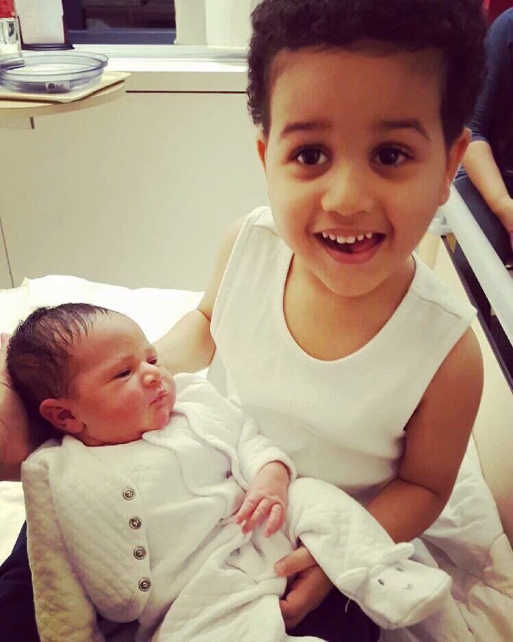 بالصور.. محمد عبده يحتفل بقدوم مولودته الجديدة "عالية" 