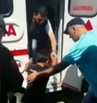 بالفيديو.. لحظة إنقاذ شقيقتين احتجزتا كالحيوانات طوال عمرهما