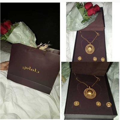 بالصور.. زوج دنيا بطمة يهديها هذا الطقم الذهبي