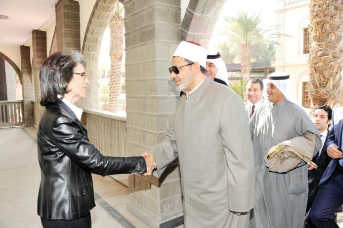 الشيخة حصة الصباح مستقبلة د احمد الطيب ويبدو م علي اليوحة ودبدر الدويش	 محمد هاشم﻿