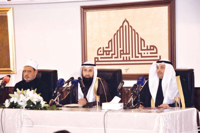 داحمد الطيب ويعقوب الصانع خلال المحاضرة 	احمد علي﻿