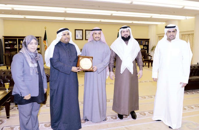 الرئيس مرزوق الغانم مع اعضاء مجلس النواب البحريني بحضور راكان النصف