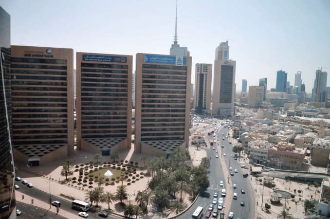 للوافدين.. راتبك الأخير يحدد قيمة قرضك!