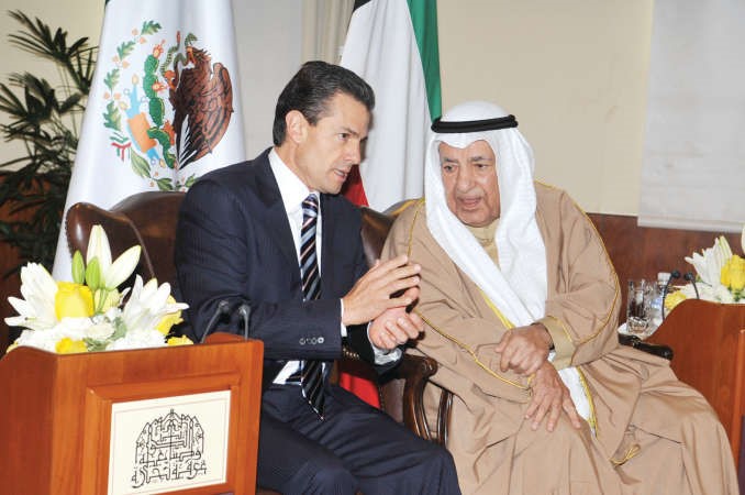 حديث بين رئيس غرفة التجارة والصناعة علي الغانم والرئيس المكسيكي انريكي بينيا نيتو﻿