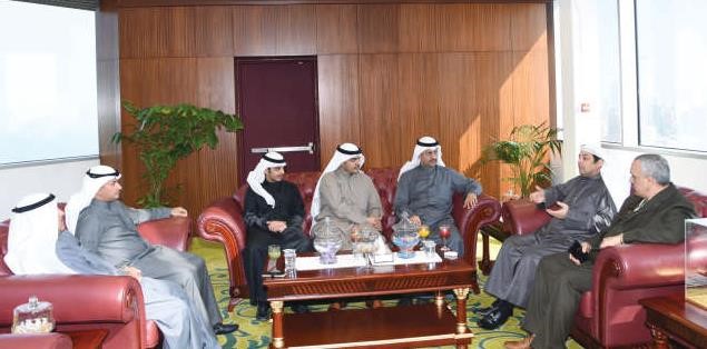  يعقوب الصانع مستقبلا وفد جمعية المحامين ﻿