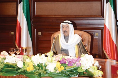 صاحب السمو الامير الشيخ صباح الاحمد متحدثا الى رؤساء تحرير الصحف المحلية﻿
