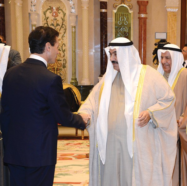 سمو الشيخ ناصر المحمد مرحبا بالرئيس انريكي بينيا نيتو ويبدو علي الغانم