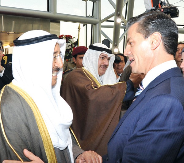 صاحب السمو الامير الشيخ صباح الاحمد مودعا الرئيس انريكي بينيا نيتو