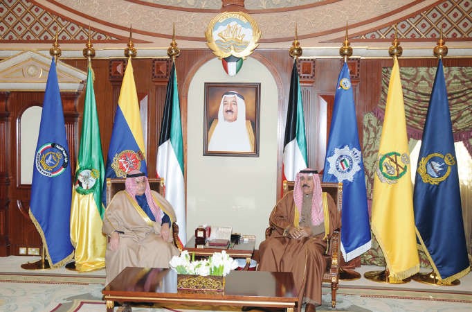 سمو ولي العهد الشيخ نواف الاحمد مستقبلا الشيخ خالد الجراح ﻿
