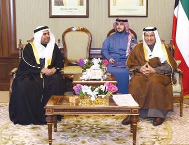 سمو رئيس الوزراء خلال استقباله الوفد البحريني ﻿