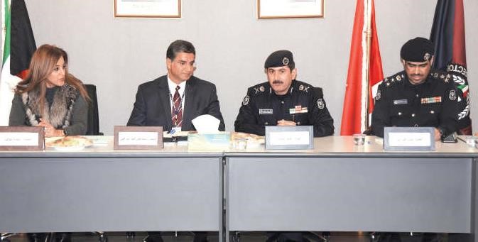 اللواء خالد المكراد والعميد خالد العجمي خلال الاجتماع مع مسؤولي شركة نفط الكويت
