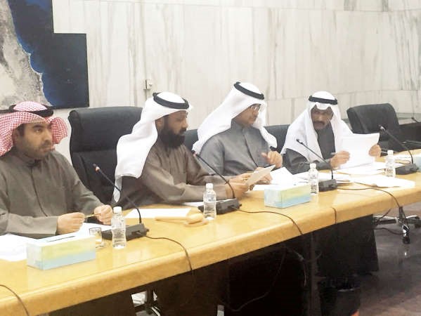 مانع العجمي مترئسا اجتماع اللجنة القانونية﻿