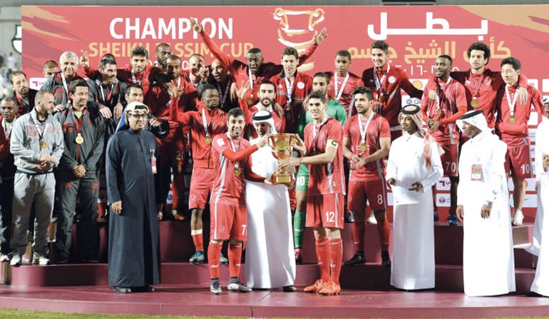 رئيس الاتحاد القطري يتوج لخويا بطلا لكاس السوبر
