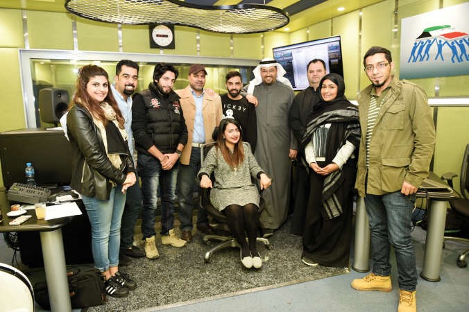 فريق عمل كنز fm مع مسؤولة العلاقات في اوريدو فجر المتروك فريال حماد 