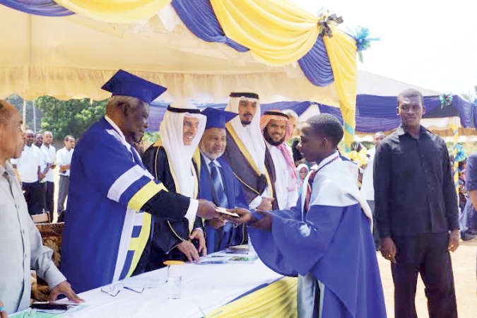 تخريج الدفعة 15 من جامعة دعبدالرحمن السميط﻿