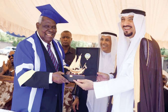 جاسم الناجم ودعبدالرحمن المحيلان في تكريم نائب رئيس زنجبار سيف علي عيدي﻿