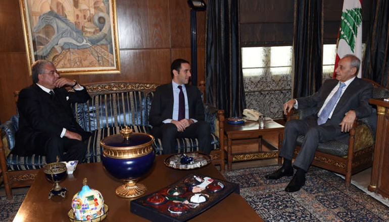 رئيس المجلس النيابي نبيه بري مستقبلا مستشار الرئيس سعد الحريري نادر الحريري ووزير الداخلية نهاد المشنوق في عين التينة محمود الطويل
