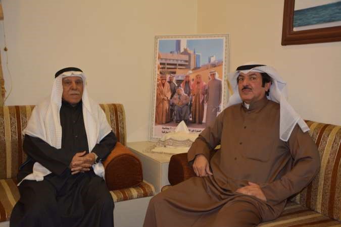 دغيمان السرهيد مع الزميل منصور الهاجري خلال اللقاء 	ريليش كومار﻿