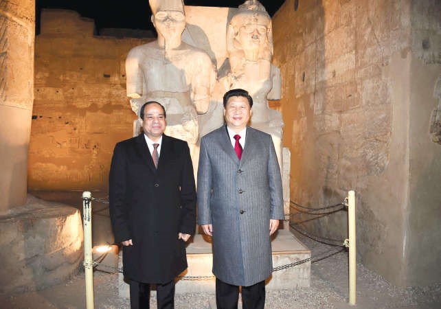 الرئيس عبدالفتاح السيسي ونظيره الصيني شي جين بينغ قبيل حضور حفل افتتاح عام الثقافة المصري الصينيرويترز 