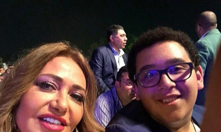 بالصور.. نجوم عرب في مقتبل العمر مع أبنائهم الرجال