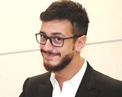 سعد المجرد نائماً وسط 10 رضع
