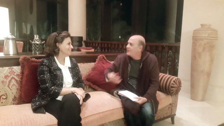 رشا الرومي متحدثة للزميل احمد عفيفي اثناء المؤتمر الصحافي﻿