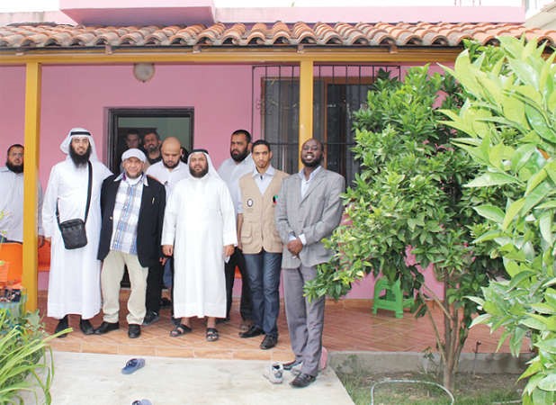 العقيل يتسلم احد بيوت الايتام بعد ترميمها