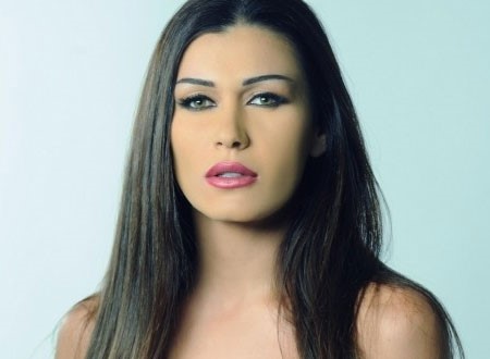 شاهد.. ابن نادين الراسي يحملها بعيد ميلاده