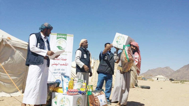 جانب من المساعدات الاغاثية والايوائية المقدمة من مركز الملك سلمان للاغاثة لسكان محافظة الجوف اليمنية واس

