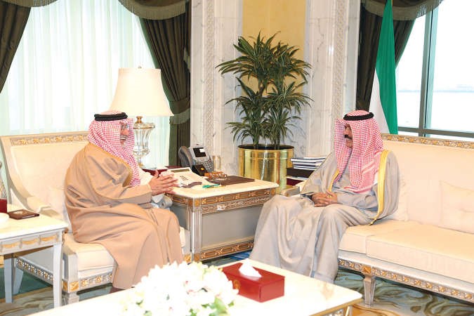سمو ولي العهد الشيخ نواف الاحمد مستقبلا عبدالله بن محمد ال الشيخ﻿
