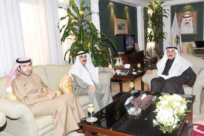 فهد الامير ويوسف مصطفى ويوسف الصفران خلال الاجتماع ﻿