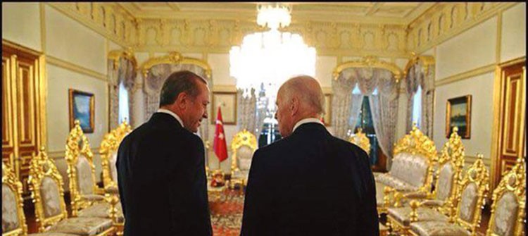 بالصور.. ردة فعل نائب أوباما عندما استقبله أردوغان في قصر السلطان عبد الحميد الثاني بإسطنبول