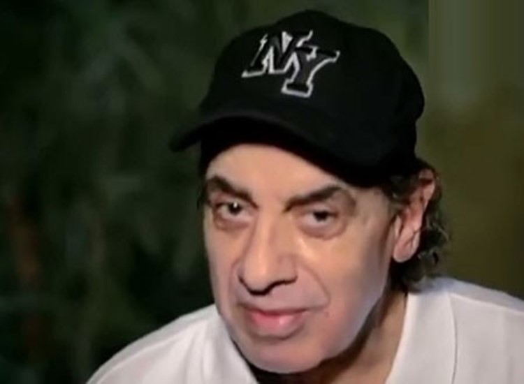 محمد كامل ينشر أول صورة لابنته الشابة.. والجمهور يتغزل في جمالها