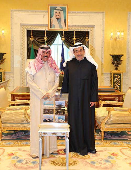 سمو ولي العهد الشيخ نواف الاحمد خلال استقباله السيد فواز خالد المرزوق ﻿