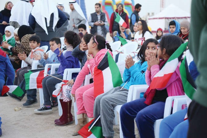 فرحة الاطفال بمخيم هلا فبراير 2016